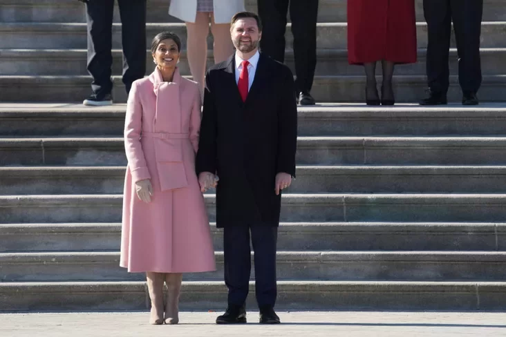 Uša Vens i vicie-priezidient SŠA Dž. D. Vens Uša Vens i vice-prezident ZŠA Dž.D.Vens Usha Vance and U.S. Vice President J.D. Vance 