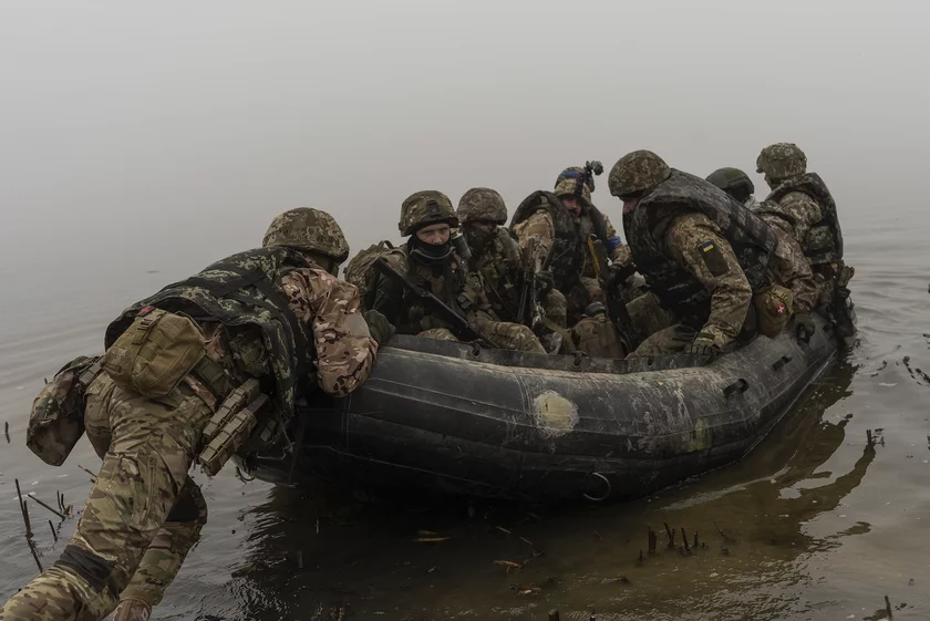 Forcing the Dnieper near Kherson Forsirovanije Dniepra pod Chiersonom Farsiravańnie Dniapra pad Chiersonam