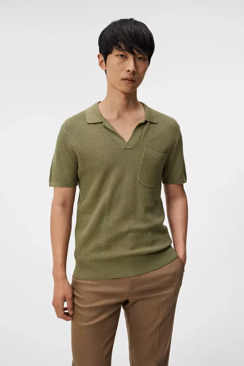 The open-collar shirt